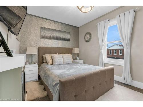 65 State Street, Welland, ON - Indoor Photo Showing Bedroom