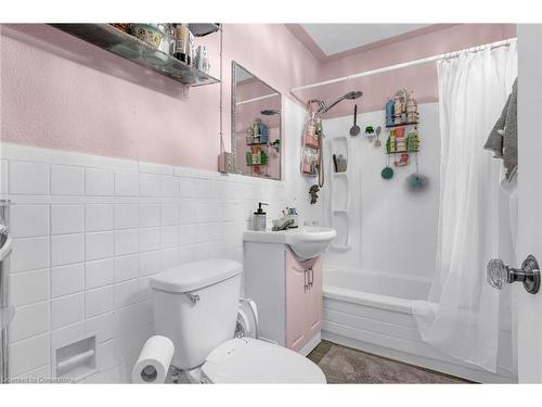 65 State Street, Welland, ON - Indoor Photo Showing Bathroom