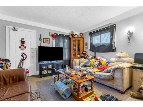 65 State Street, Welland, ON - Indoor Photo Showing Living Room