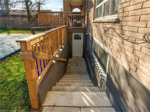 Lower Suite-33 Dana Drive, Hamilton, ON - Outdoor