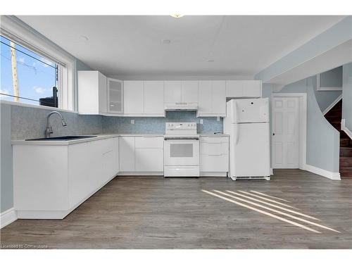 Lower Suite-33 Dana Drive, Hamilton, ON - Indoor Photo Showing Kitchen