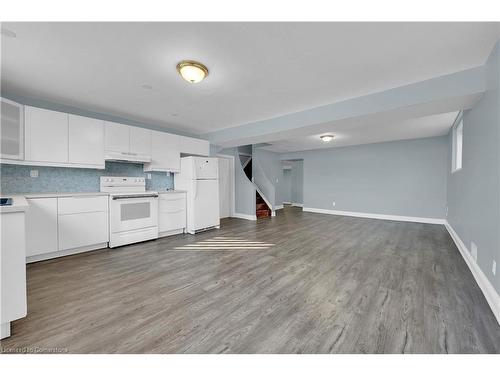 Lower Suite-33 Dana Drive, Hamilton, ON - Indoor Photo Showing Kitchen