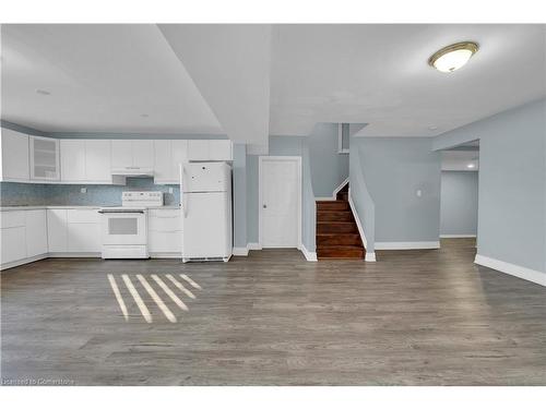 Lower Suite-33 Dana Drive, Hamilton, ON - Indoor Photo Showing Kitchen