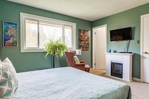 10 Valleydale Court, Hamilton, ON - Indoor Photo Showing Bedroom