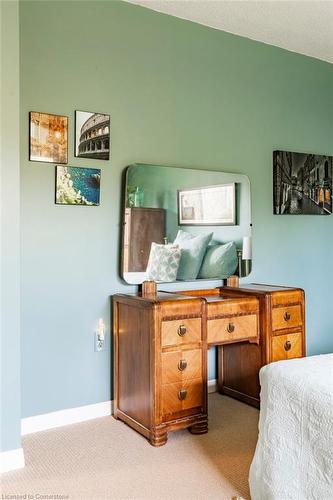 10 Valleydale Court, Hamilton, ON - Indoor Photo Showing Bedroom