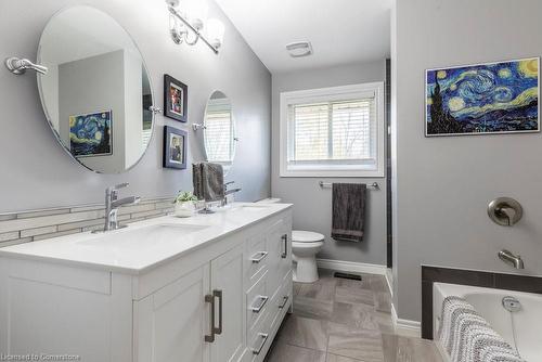 10 Valleydale Court, Hamilton, ON - Indoor Photo Showing Bathroom