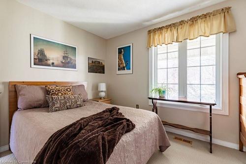 10 Valleydale Court, Hamilton, ON - Indoor Photo Showing Bedroom