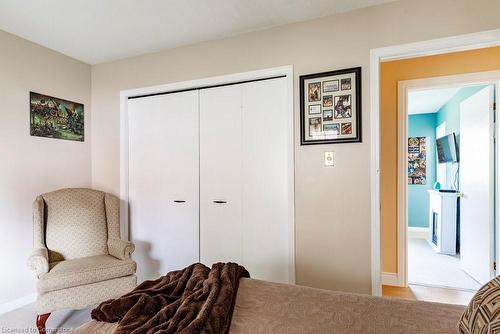 10 Valleydale Court, Hamilton, ON - Indoor Photo Showing Bedroom