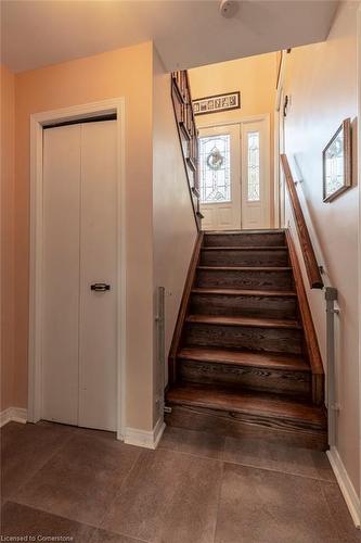 10 Valleydale Court, Hamilton, ON - Indoor Photo Showing Other Room