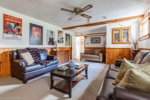 10 Valleydale Court, Hamilton, ON - Indoor Photo Showing Living Room