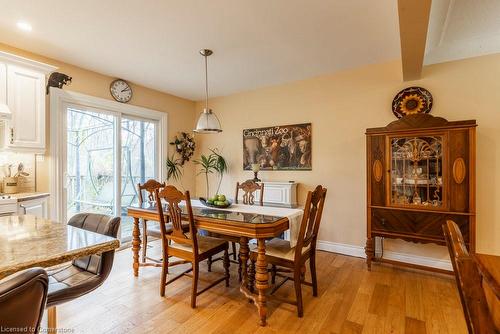 10 Valleydale Court, Hamilton, ON - Indoor Photo Showing Dining Room