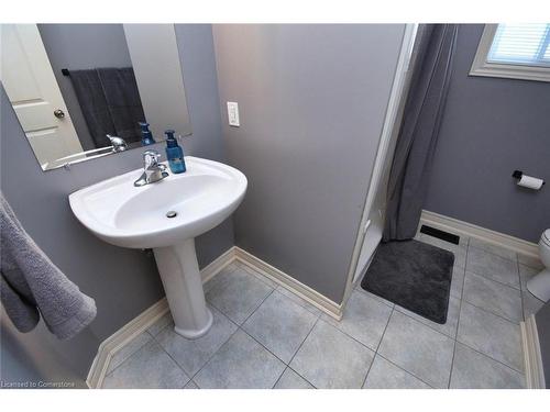 160 Wallace Avenue S, Welland, ON - Indoor Photo Showing Bathroom