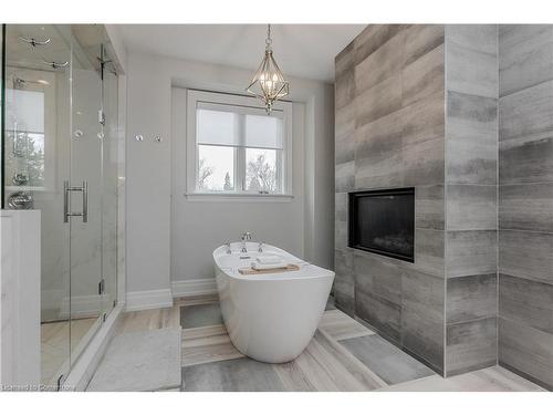 878 Shadeland Avenue, Burlington, ON - Indoor Photo Showing Bathroom