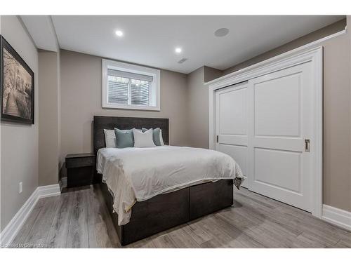 878 Shadeland Avenue, Burlington, ON - Indoor Photo Showing Bedroom