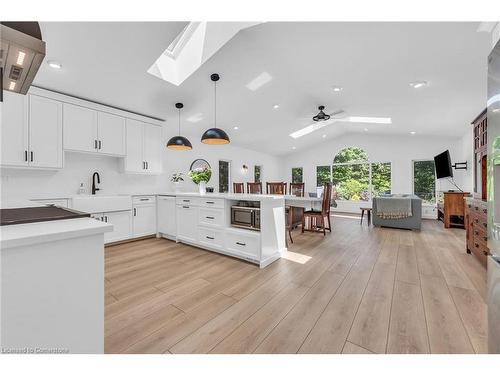 486 Winniett Street, Caledonia, ON - Indoor Photo Showing Kitchen With Upgraded Kitchen