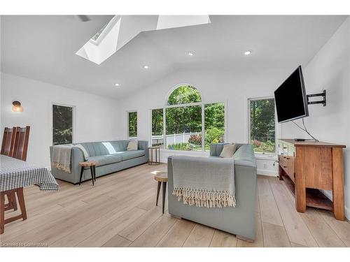 486 Winniett Street, Caledonia, ON - Indoor Photo Showing Living Room