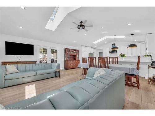 486 Winniett Street, Caledonia, ON - Indoor Photo Showing Living Room