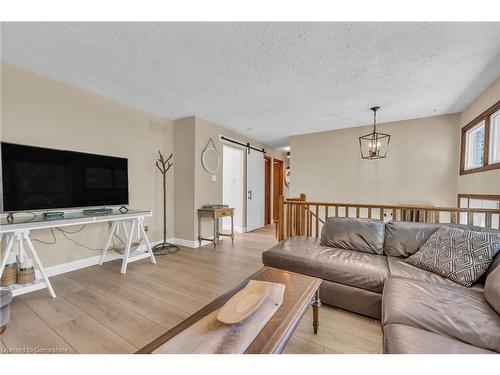 486 Winniett Street, Caledonia, ON - Indoor Photo Showing Living Room