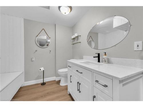 486 Winniett Street, Caledonia, ON - Indoor Photo Showing Bathroom