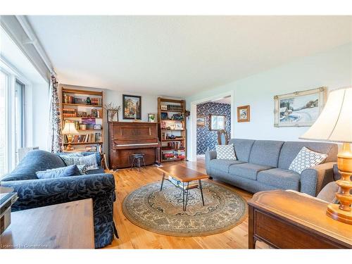 2611 Trinity Church Road, Binbrook, ON - Indoor Photo Showing Living Room