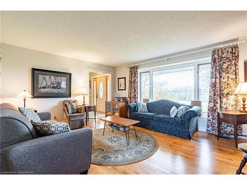 2611 Trinity Church Road, Binbrook, ON - Indoor Photo Showing Living Room