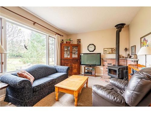 2611 Trinity Church Road, Binbrook, ON - Indoor Photo Showing Living Room