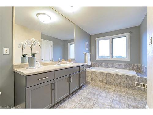 487 Dewitt Road, Stoney Creek, ON - Indoor Photo Showing Bathroom