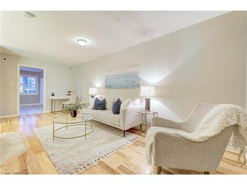 487 Dewitt Road, Stoney Creek, ON - Indoor Photo Showing Living Room