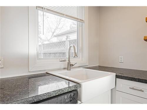 189 Crockett Street, Hamilton, ON - Indoor Photo Showing Kitchen