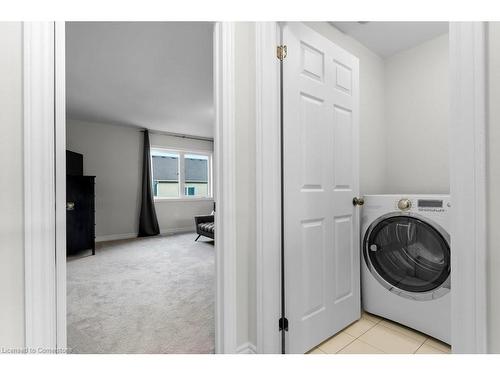 119 Brigham Avenue, Binbrook, ON - Indoor Photo Showing Laundry Room