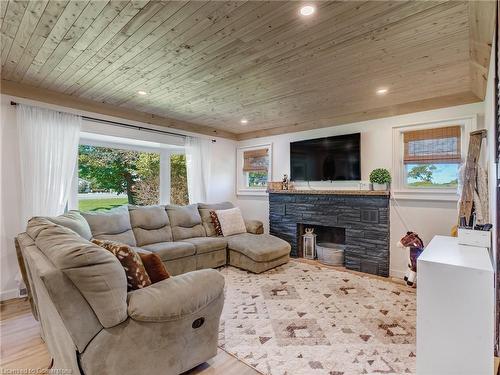 2184 Haldimand 17 Road, Cayuga, ON - Indoor Photo Showing Living Room With Fireplace