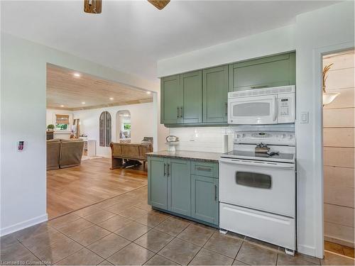 2184 Haldimand 17 Road, Cayuga, ON - Indoor Photo Showing Kitchen