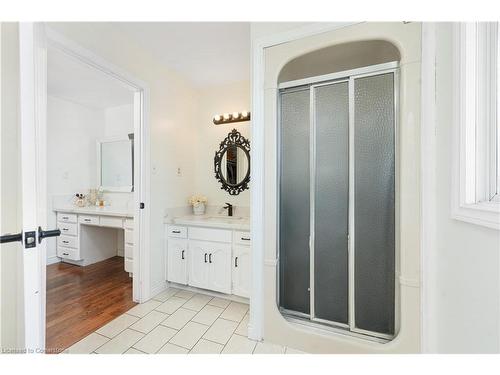 385 Kerman Avenue, Grimsby, ON - Indoor Photo Showing Bathroom