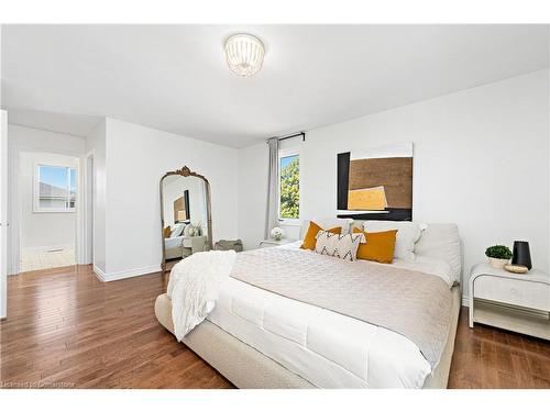 385 Kerman Avenue, Grimsby, ON - Indoor Photo Showing Bedroom