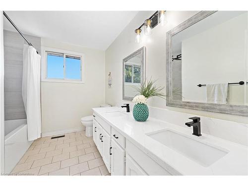 385 Kerman Avenue, Grimsby, ON - Indoor Photo Showing Bathroom