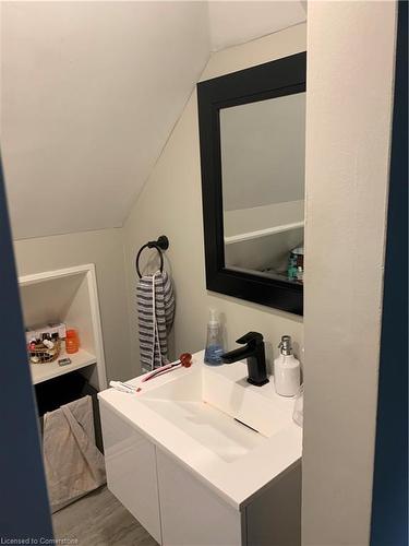 14 Bold Street, Hamilton, ON - Indoor Photo Showing Bathroom