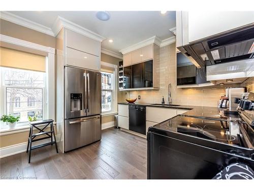 14 Bold Street, Hamilton, ON - Indoor Photo Showing Kitchen With Upgraded Kitchen