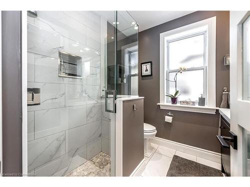 14 Bold Street, Hamilton, ON - Indoor Photo Showing Bathroom