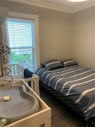 14 Bold Street, Hamilton, ON - Indoor Photo Showing Bedroom