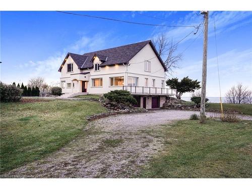 827 Ridge Road, Stoney Creek, ON - Outdoor With Deck Patio Veranda With Facade