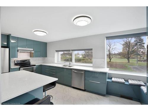 827 Ridge Road, Stoney Creek, ON - Indoor Photo Showing Kitchen With Double Sink With Upgraded Kitchen