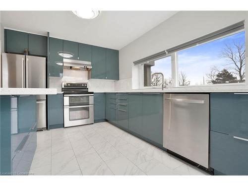 827 Ridge Road, Stoney Creek, ON - Indoor Photo Showing Kitchen