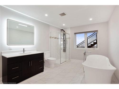 827 Ridge Road, Stoney Creek, ON - Indoor Photo Showing Bathroom