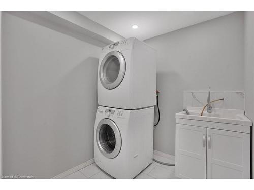 827 Ridge Road, Stoney Creek, ON - Indoor Photo Showing Laundry Room