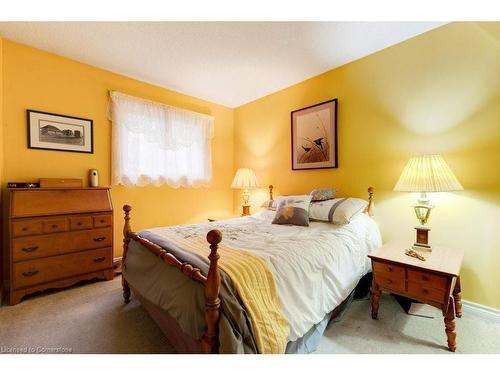 41-2301 Cavendish Drive, Burlington, ON - Indoor Photo Showing Bedroom