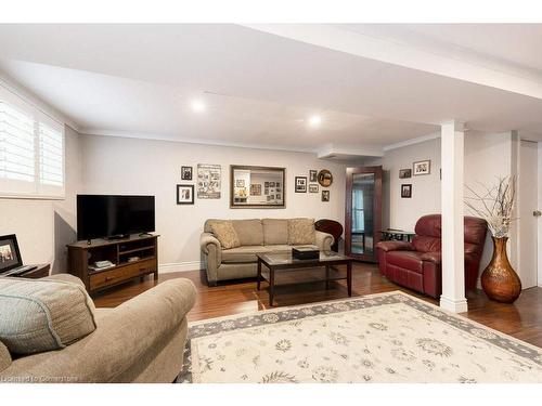 41-2301 Cavendish Drive, Burlington, ON - Indoor Photo Showing Living Room