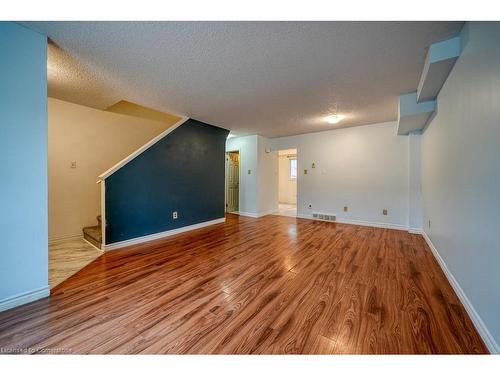 4-394 Springbank Avenue, Woodstock, ON - Indoor Photo Showing Other Room