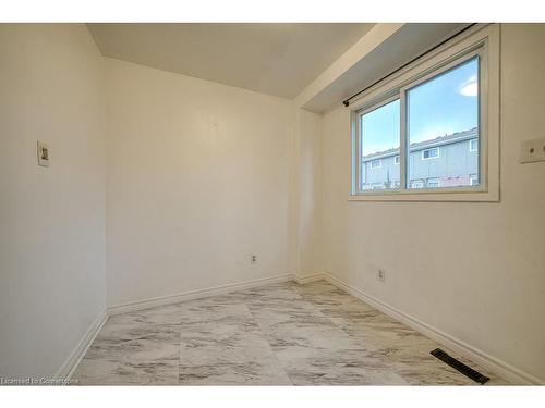 4-394 Springbank Avenue, Woodstock, ON - Indoor Photo Showing Other Room