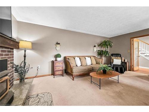 3173 Young Road, Caledonia, ON - Indoor Photo Showing Living Room