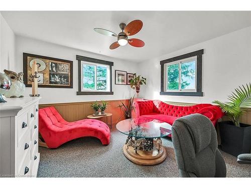 3173 Young Road, Caledonia, ON - Indoor Photo Showing Living Room